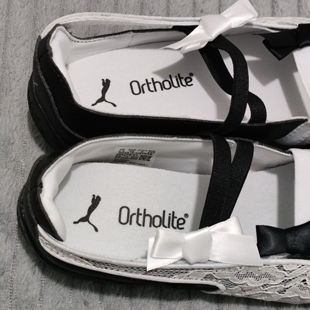 Puma Black and White Girls Lace Ballet Flats with Crossover Straps - Picture 2 of 5